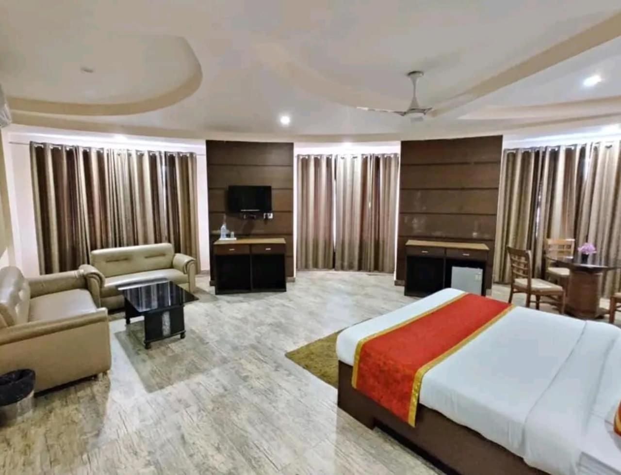 Hotel O Tp Suites 뉴델리 외부 사진