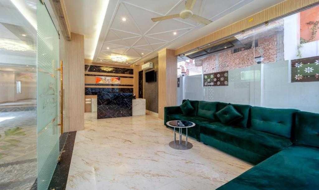 Hotel O Tp Suites 뉴델리 외부 사진